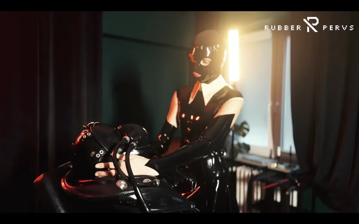 latex slave with rubber finest mask receives blowjob - Rubber Pervs